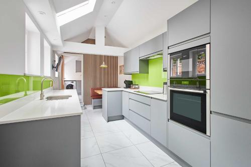 Køkken eller tekøkken på Host & Stay - Damson Cottage