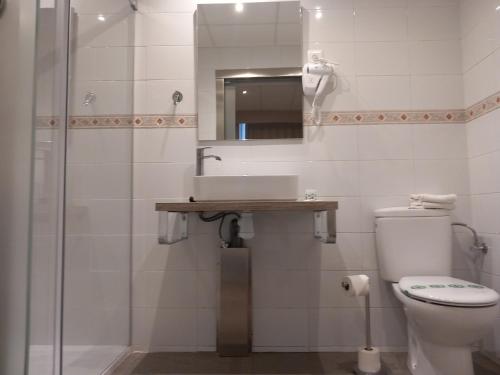 Ένα μπάνιο στο Aparthotel Montcada