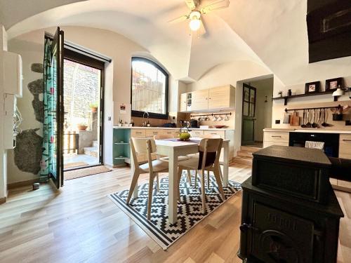 Photo de la galerie de l'établissement Gîte de l'Atelier- Wifi Parking Jardin - CLG Savoie, à Saint-Pierre-dʼAlbigny