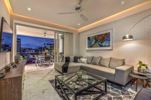 Ein Sitzbereich in der Unterkunft DTerrace Luxe 2bd 2ba Romantic Zone Los Muertos Beach and Pier