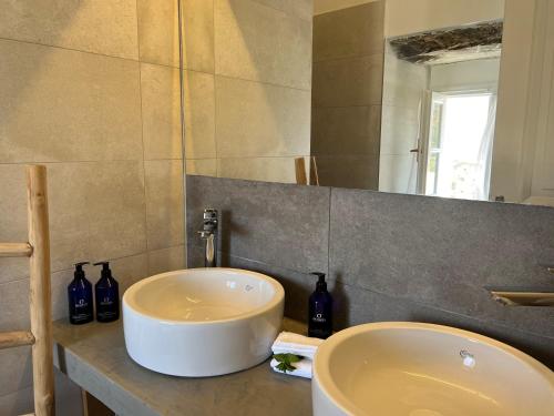 Ένα μπάνιο στο Astra Residential Apts