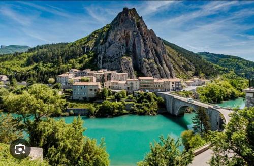 a view of a town with a bridge and a mountain at Tour de Babel in Sisteron