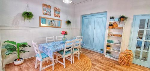 a dining room with a table and some chairs at Villarosario in Piles