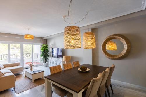Ruim 3-slaapkamerappartement met zwembad en 2 privéparkeerplaatsen