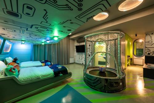 Giường trong phòng chung tại Mundo Criamigos Hotel Gramado