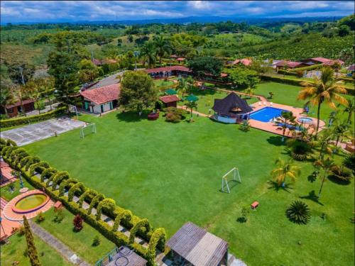 an aerial view of a house with a large yard at Finca Hotel El Ocaso in Quimbaya