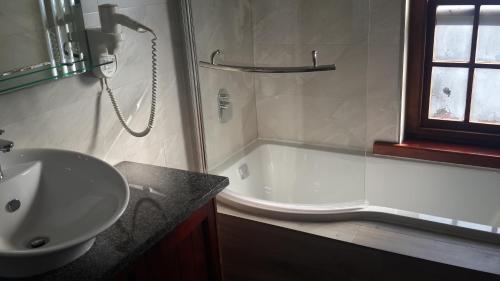 Ванная комната в Eagle Rock Executive Guest House