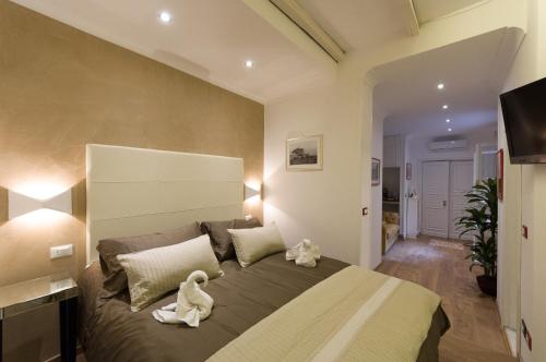 a bedroom with a bed with two stuffed animals on it at Margutta's Garden in Rome