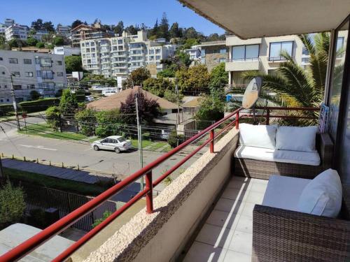 a balcony with a view of a city at Impecable dpto a 2 cuadras de la playa in Viña del Mar