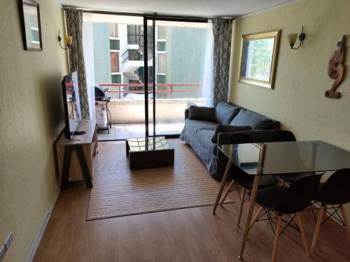 a living room with a couch and a glass table at Impecable dpto a 2 cuadras de la playa in Viña del Mar