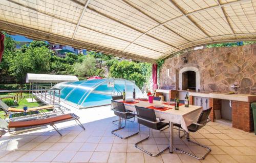 Bassein majutusasutuses Awesome Home In Pobri või selle lähedal