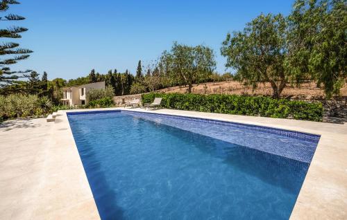 Πισίνα στο ή κοντά στο 4 Bedroom Awesome Home In Son Macia