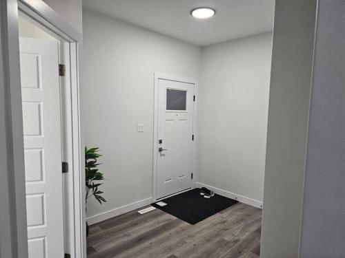 Φωτογραφία από το άλμπουμ του Sleek Home in Trendy Community at SW, Edmonton στο Έντμοντον