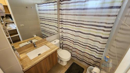 Et badeværelse på Resort Urbano Laguna del Mar