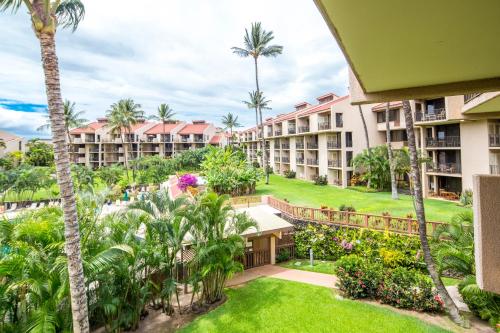 an aerial view of the courtyard of a resort at Castle Kama'ole Sands in Wailea