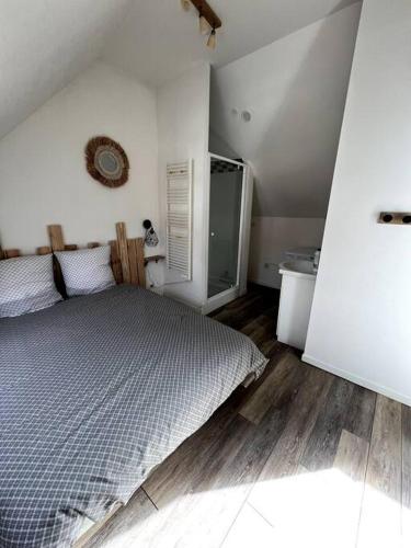 a bedroom with a large bed and a window at Appartement avec cour in Gien