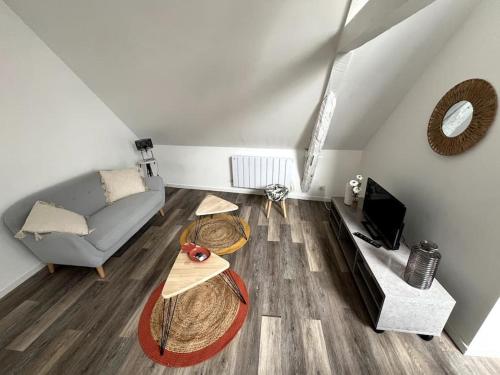 a living room with a couch and a table at Appartement avec cour in Gien