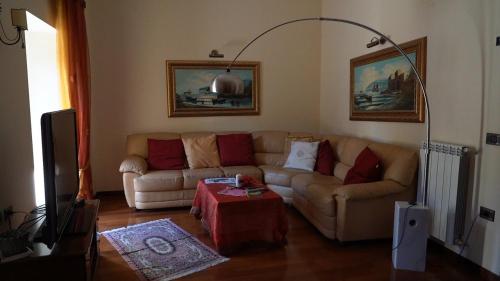 a living room with a couch and a table at Camere al Borgo in Forchia