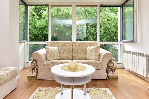 Un lugar para sentarse en Stilingi apartamentai su virtuve Trakų miesto centre