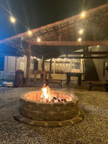 a fire pit in a parking lot at night at Sitio Real Cascata in Teresópolis