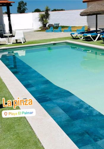 La pinza roja