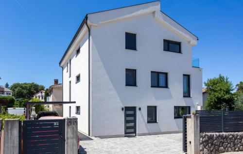 3 Bedroom Amazing Apartment In Malinska