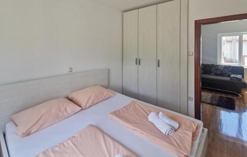 Nice Apartment In Novi Vinodolski With Wifi