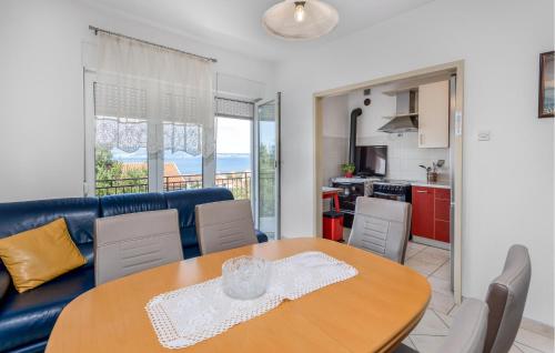 Gorgeous Apartment In Novi Vinodolski With Wifi