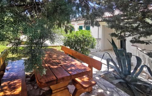 Gorgeous Apartment In Novi Vinodolski With Wifi