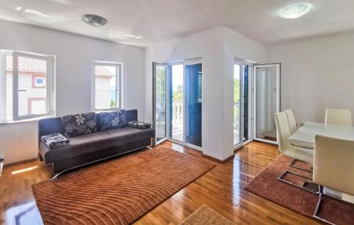 Gorgeous Apartment In Novi Vinodolski With Wifi