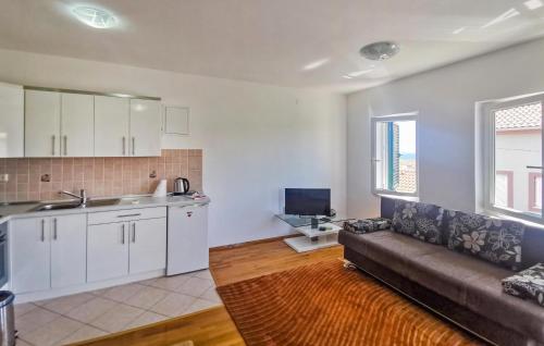 Gorgeous Apartment In Novi Vinodolski With Wifi