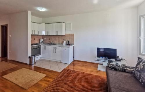 Gorgeous Apartment In Novi Vinodolski With Wifi
