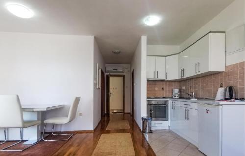 Gorgeous Apartment In Novi Vinodolski With Wifi