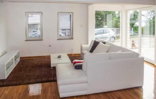 2 Bedroom Beautiful Apartment In Novi Vinodolski