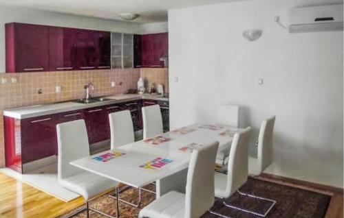 2 Bedroom Beautiful Apartment In Novi Vinodolski