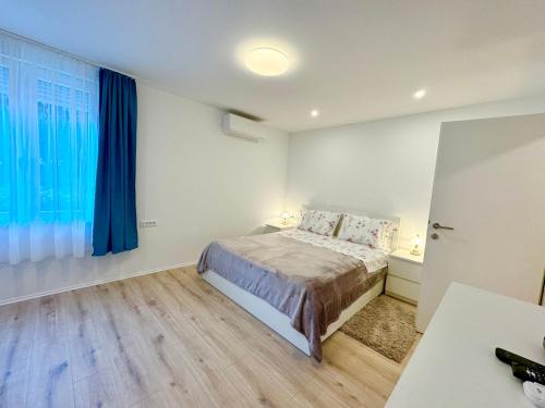 Room Happiness Split