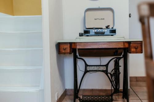 a sewing machine sitting on a table in a room at La Courte Échelle in Verviers