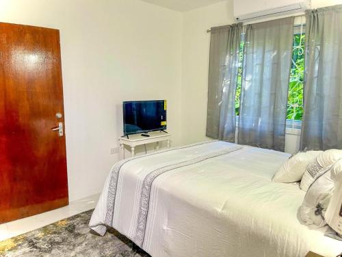 Ліжко або ліжка в номері Serene Getaway-Newly renovated spacious 2 beds 2 baths