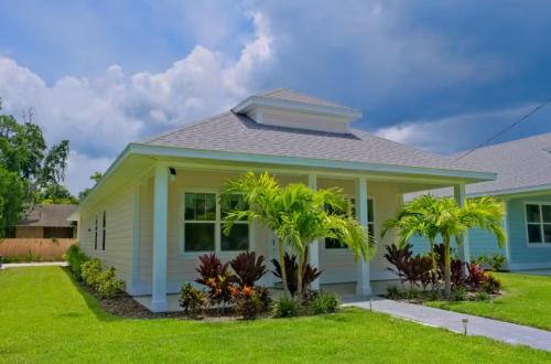 a house with palm trees in front of it at Delightful 3-bedroom house in Bradenton #2 of 2 in Bradenton