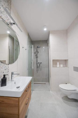 Ένα μπάνιο στο Apartamenty Mazurska Strefa
