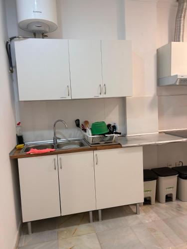 Kuchyň nebo kuchyňský kout v ubytování Hostel Sorolla Playa