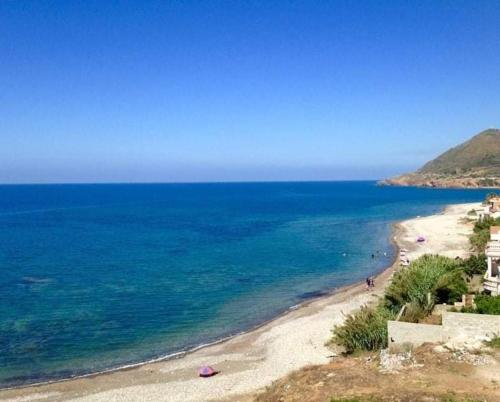 a view of a beach with the ocean at Residence balnéaire TADHRIHTH in Irhil Khelil