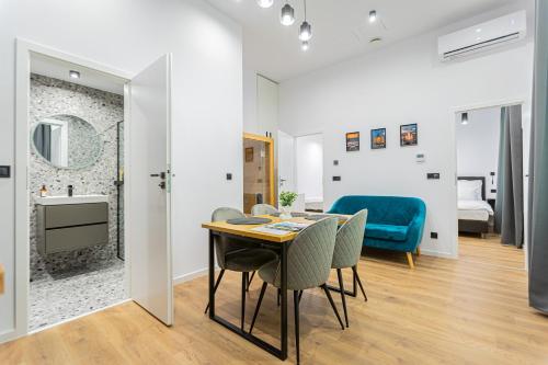 Deluxe4 Apartment with 2 ROOMS next to the Synagogue FREE AIR CONDITIONER, SAUNA