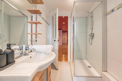 a bathroom with a sink and a shower at Centre - Parking - Cathédrale in Reims