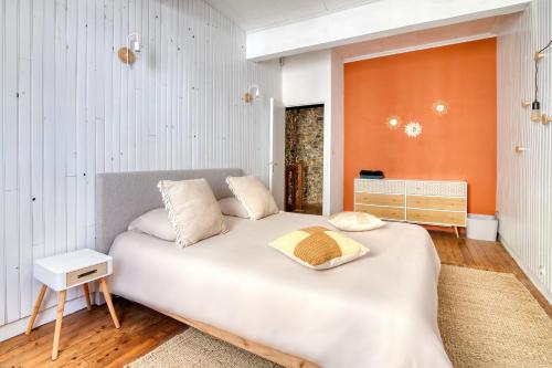 Posteľ alebo postele v izbe v ubytovaní «Coeur de vie » logement hyper centre de Bagnères de Bigorre