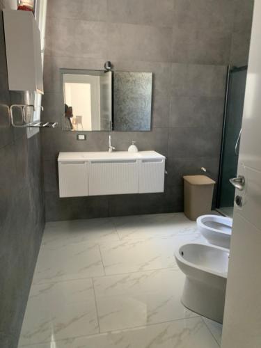 a bathroom with a tub and a sink and a toilet at B&B Passione Salento in Surbo