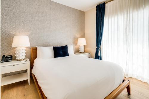 The Savoy Hotel & Beach Clubにあるベッド