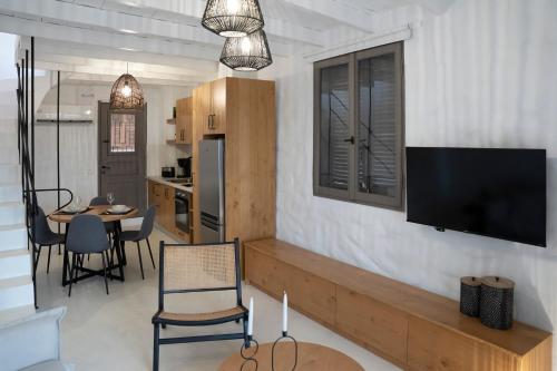 Μια τηλεόραση ή/και κέντρο ψυχαγωγίας στο Kallithea Luxury Apartment