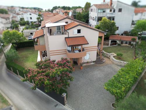 an aerial view of a house with a yard at Premium Apartments Tade Funtana in Funtana
