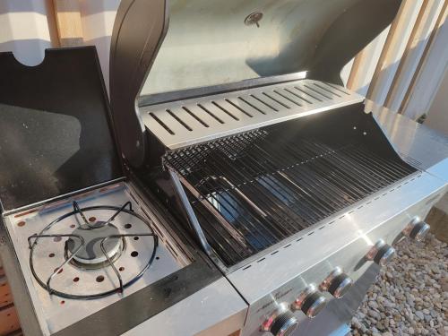 a stove top oven with the top of it at Annika Mar in Selce